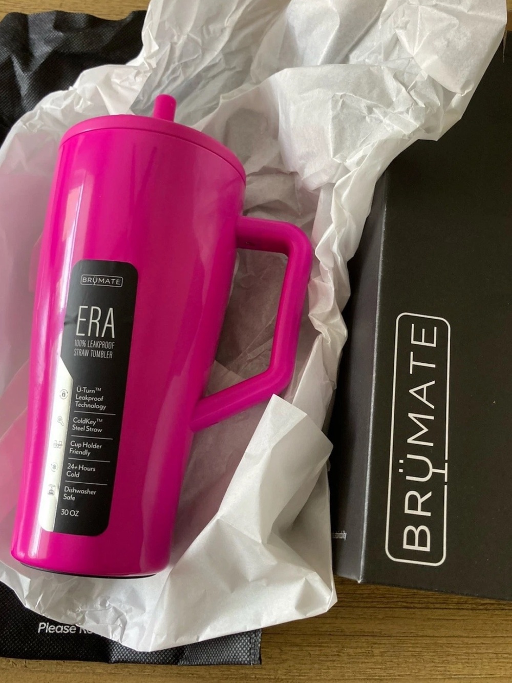 BruMate Vivid magenta 30 Oz tumbler NIB